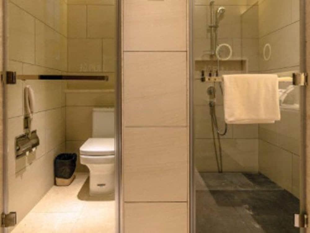 The Summit Hotel Жонгшан Екстериор снимка