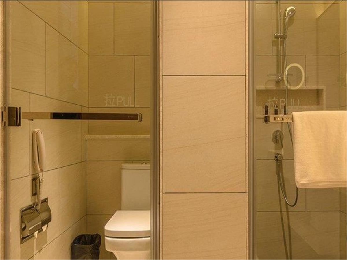 The Summit Hotel Жонгшан Екстериор снимка