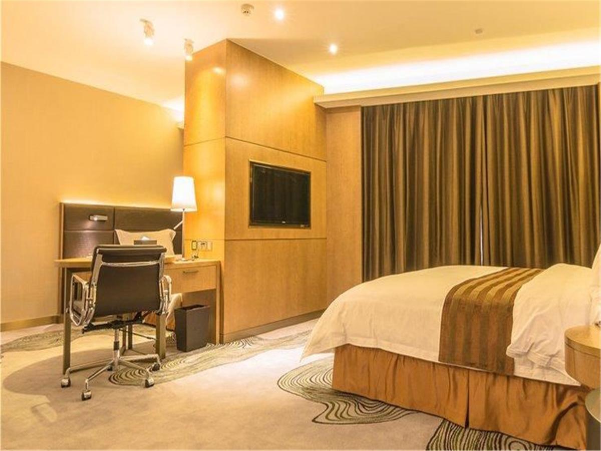 The Summit Hotel Жонгшан Екстериор снимка