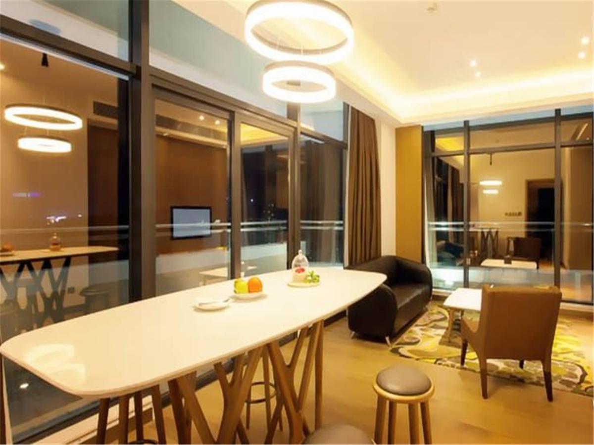 The Summit Hotel Жонгшан Екстериор снимка