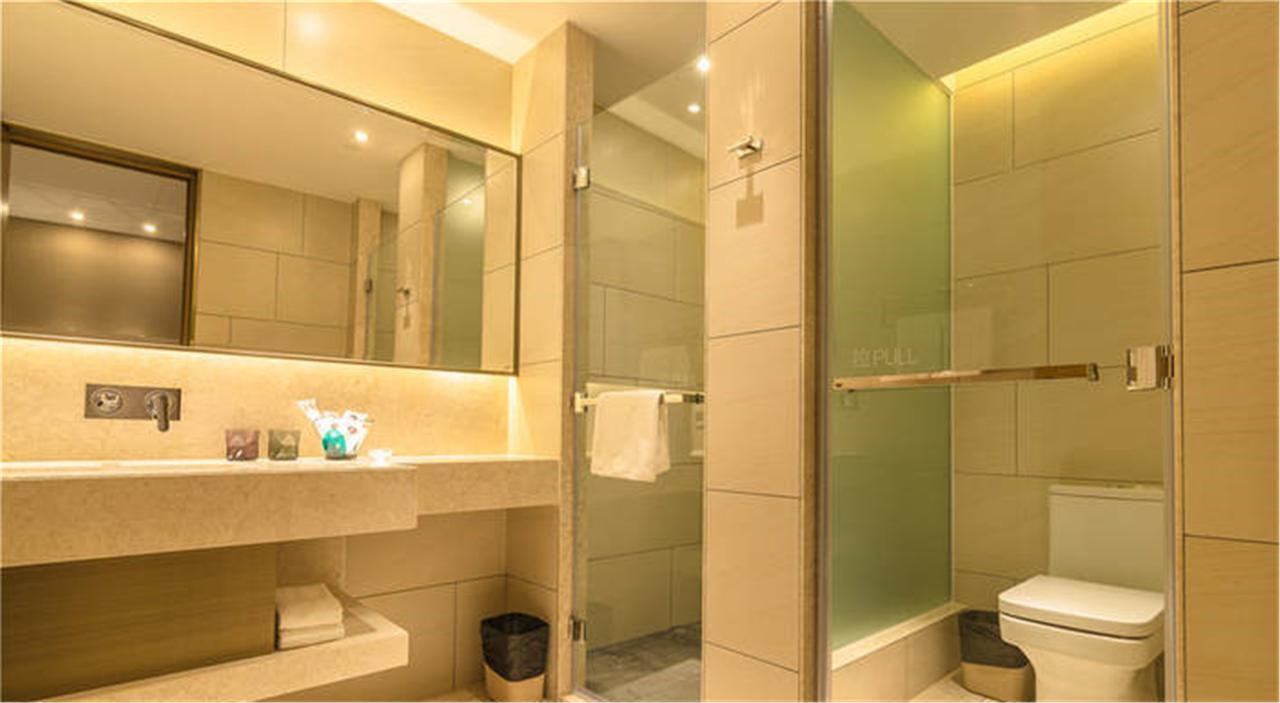 The Summit Hotel Жонгшан Екстериор снимка